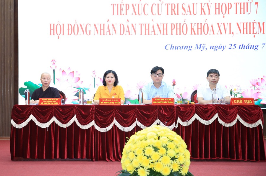 Phó Bí thư Thường trực Thành ủy Nguyễn Thị Tuyến và tổ đại biểu HĐND TP Hà Nội tiếp xúc cử tri huyện Chương Mỹ, sau Kỳ họp thứ 7, HĐND TP