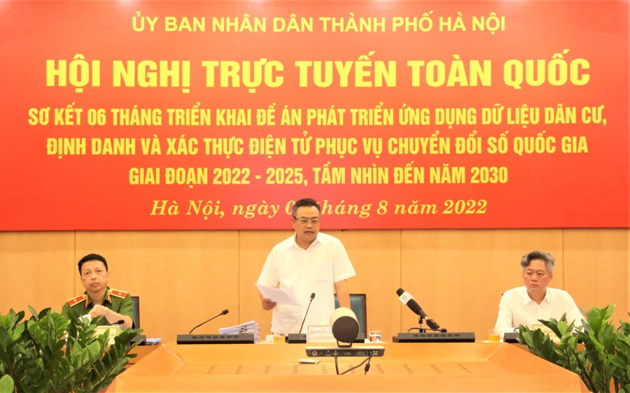 Chủ tịch UBND TP Hà Nội Trần Sỹ Thanh phát biểu tại hội nghị. 