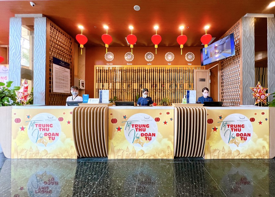 Trang trí đại sảnh mùa Trung thu tại Khách sạn Mường Thanh Sài Gòn