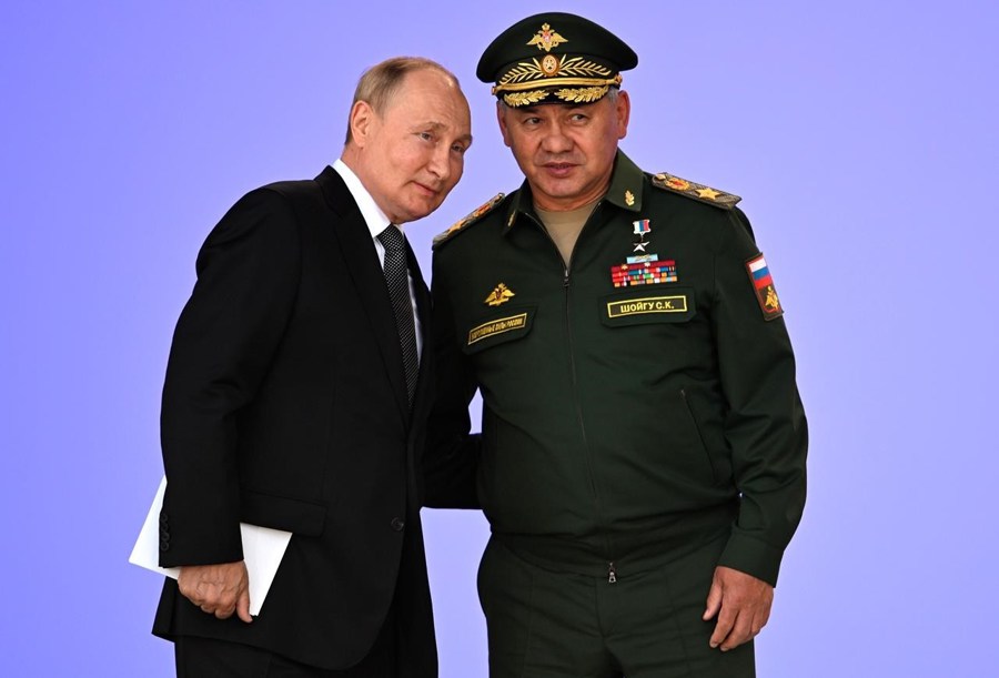 Tổng thống Vladimir Putin và Bộ trưởng Quốc phòng Nga Sergey Shoigu tại lễ khai mạc Army Games 2022, ngày 15/8. Ảnh: 