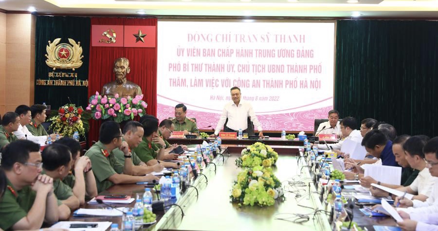 Chủ tịch UBND TP Hà Nội Trần Sỹ Thanh phát biểu tại cuộc làm việc với Công an TP Hà Nội. 