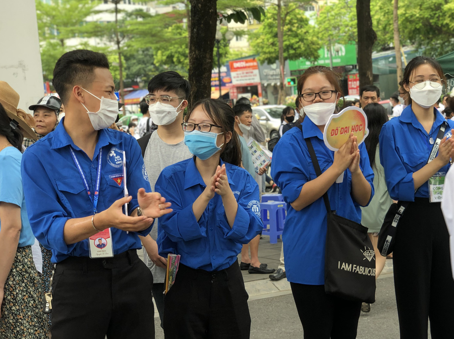 Đoàn viên, thanh niên tham gia Tiếp sức mùa thi năm 2022.