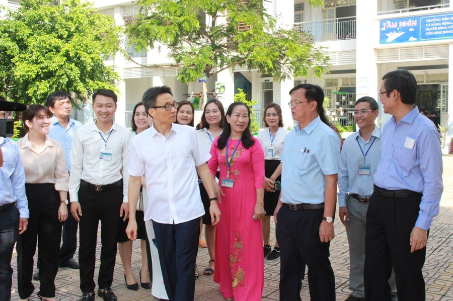 Phó Thủ tướng Vũ Đức Đam thăm trường học và thầy cô tại TP Biên Hòa, ngày 9/9/2022