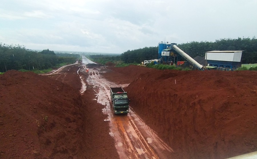 Công trình thi công cao tốc Dầu Giây - Phan Thiết, đoạn đi qua xã Sông Nhạn, huyện Cẩm Mỹ, tỉnh Đồng Nai
