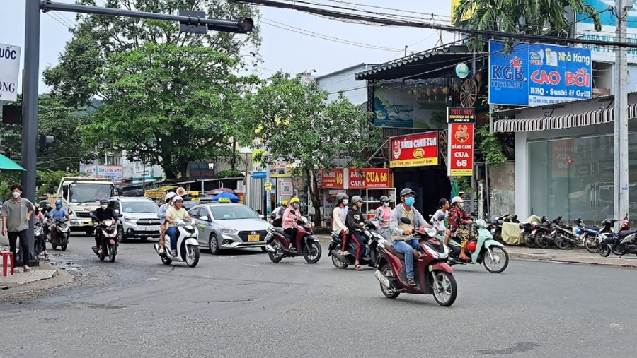 Giao lộ Nguyễn Trung Trực và đường Hùng Vương một điểm nóng ách tắc giao thông Phú Quốc. (Ảnh: Hữu Tuấn)