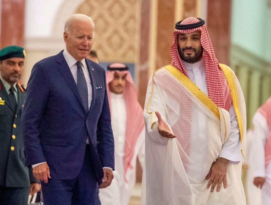 Thái tử Ả Rập Saudi Mohammed bin Salman tiếp Tổng thống Mỹ Joe Biden tại Cung điện Al Salman, tháng 7/2022. Ảnh: Reuters