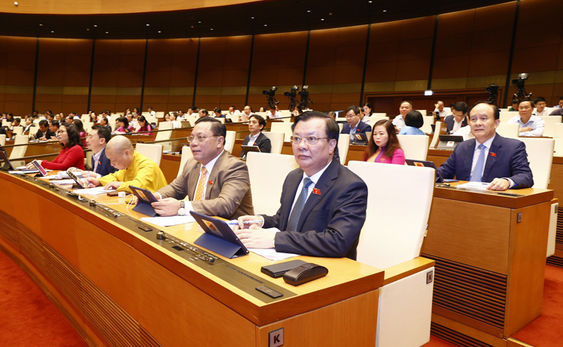 Các đại biểu Quốc hội Đoàn TP Hà Nội tham dự phiên thảo luận. Anh: TTXVN