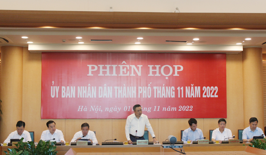 Chủ tịch UBND TP Hà Nội Trần Sỹ Thanh chủ trì phiên họp.