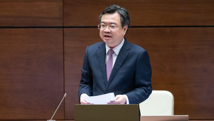 Bộ trưởng Bộ Xây dựng Nguyễn Thanh Nghị trả lời chất vấn.
