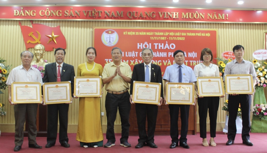 Các tập thể, cá nhân có thành tích trong công tác Hội đã được UBND TP Hà Nội tặng Bằng khen