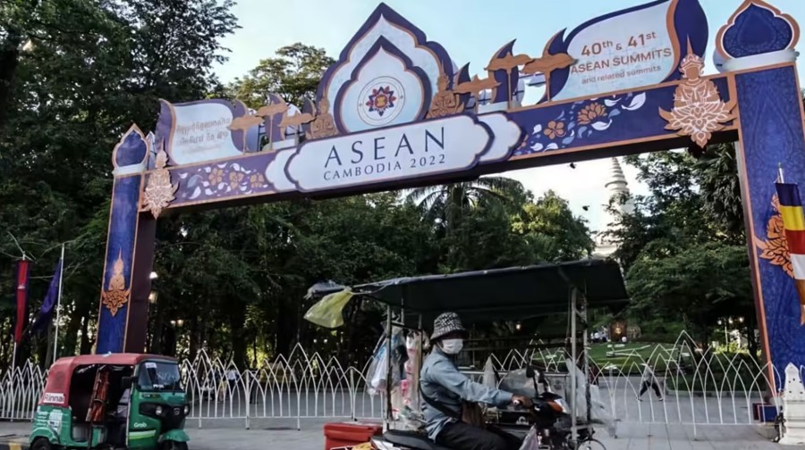 Biểu ngữ hội nghị thượng đỉnh ASEAN ở Phnom Penh, Campuchia. Ảnh: Nikkei Asia