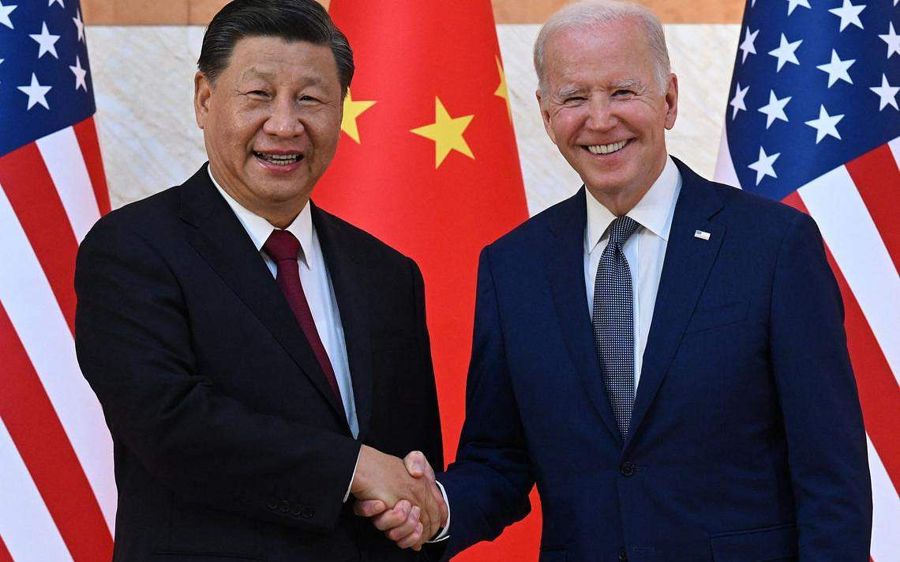 Tổng thống Mỹ Joe Biden và Chủ tịch Trung Quốc Tập Cận Bình gặp nhau bên lề hội nghị thượng đỉnh G20 ở Indonesia, ngày 14/11/2022. Ảnh: AFP