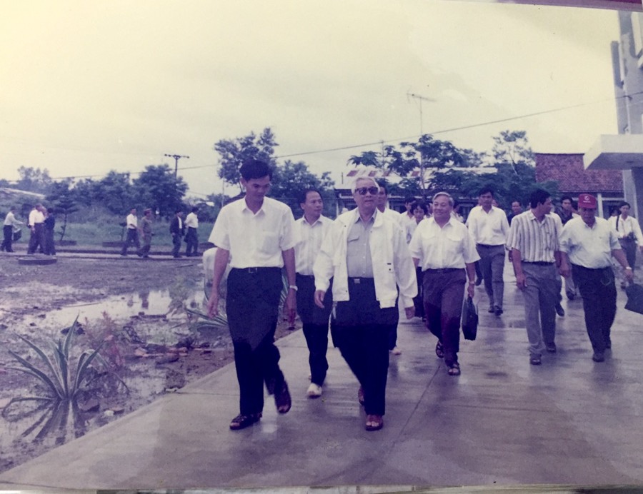 Cố Thủ tướng Võ Văn Kiệt về thăm và làm việc tại huyện Hồng Dân năm 1995