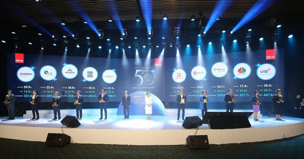 Tại lễ vinh danh "Top 50 Công ty niêm yết kinh doanh hiệu quả nhất Việt Nam năm 2022"