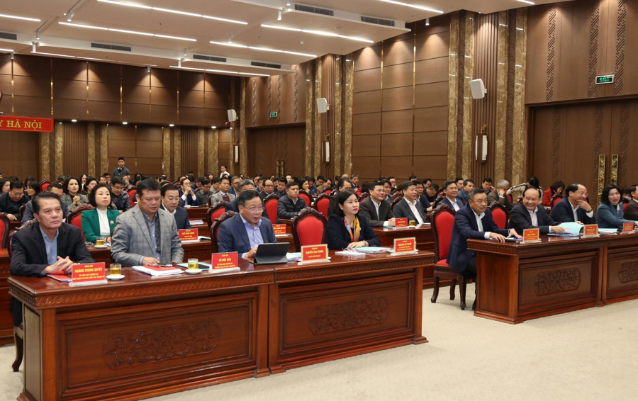 Các đại biểu TP Hà Nội dự tại điểm cầu Thành ủy Hà Nội. 