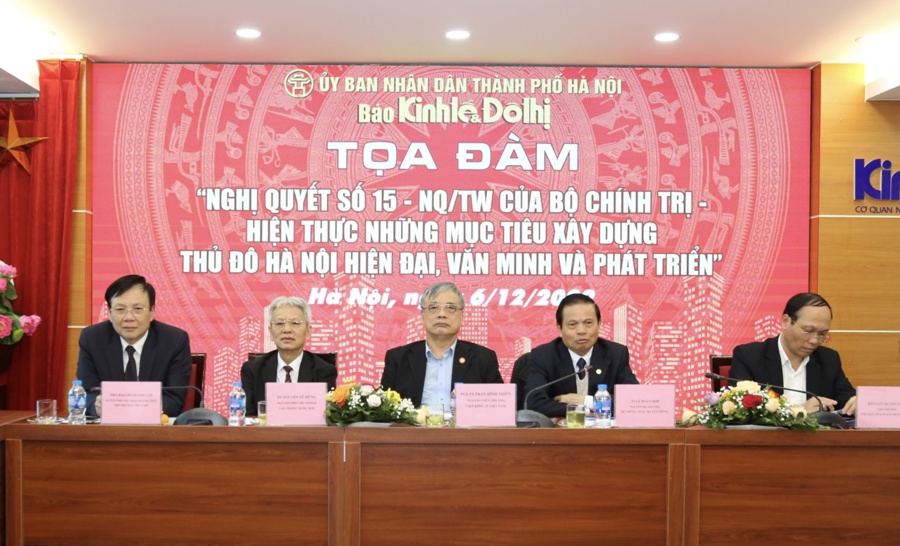 Các chuyên gia, nhà khoa học tham dự Tọa đàm. 