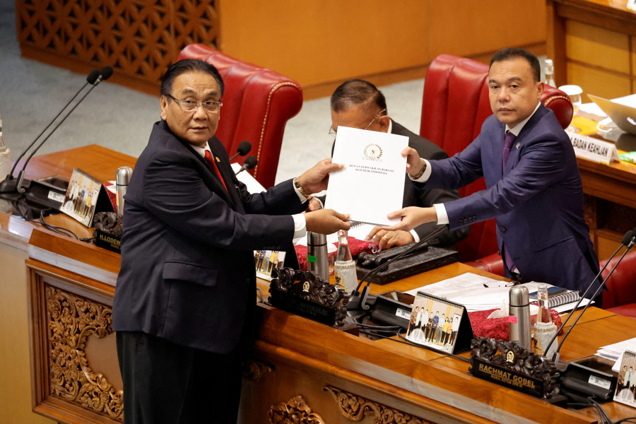 Dự thảo bộ luật hình sự sửa đổi dduowjc thông qua tại Quốc hội Indonesia hôm 6/12. Ảnh: Reuters