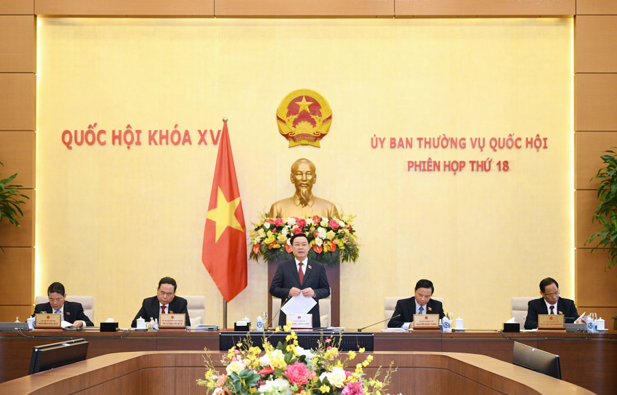 Chủ tịch Quốc hội Vương Đình Huệ phát biểu khai mạc Phiên họp thứ 18 của Ủy ban Thường vụ Quốc hội