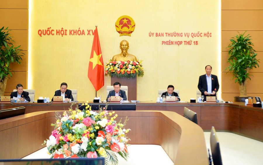 Phó Chủ tịch Quốc hội Trần Quang Phương điều hành nội dung thảo luận tại Phiên họp thứ 18, Ủy ban Thường vụ Quốc hội. Ảnh: Quochoi.vn