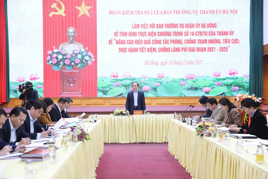 Phó Bí thư Thành ủy, Chủ tịch HĐND TP Nguyễn Ngọc Tuấn phát biểu tại Hội nghị 