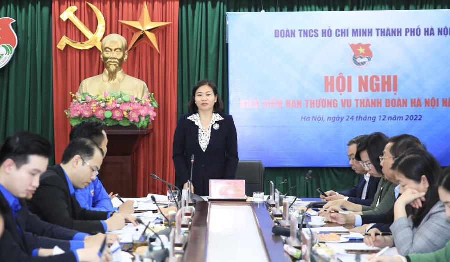 Phó Bí thư Thường trực Thành ủy Nguyễn Thị Tuyến phát biểu tại hội nghị. 