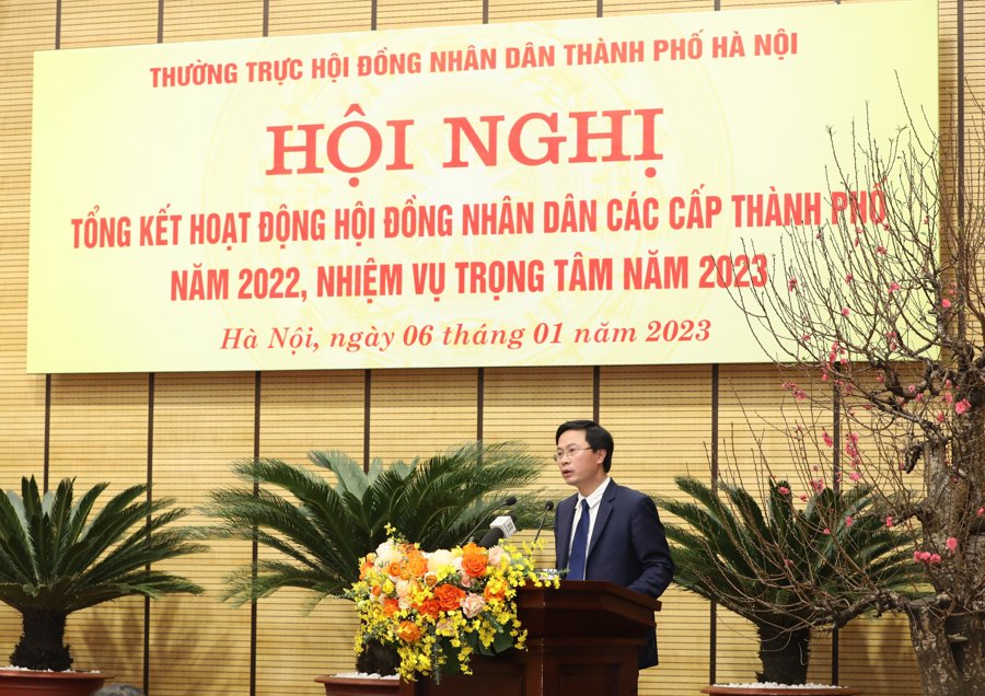 Chủ tịch HĐND huyện Thạch Thất Nguyễn Minh Hồng báo cáo tại Hội nghị tổng kết hoạt động của HĐND các cấp TP Hà Nội năm 2022, nhiệm vụ trọng tâm năm 2023.
