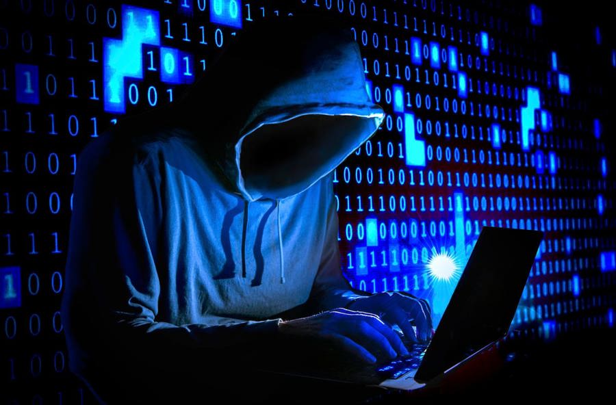 Ngày càng xuất hiện nhiều hacker có thể bẻ khóa, tấn công vào các lỗ hổng bảo mật không tốt. Ảnh AT