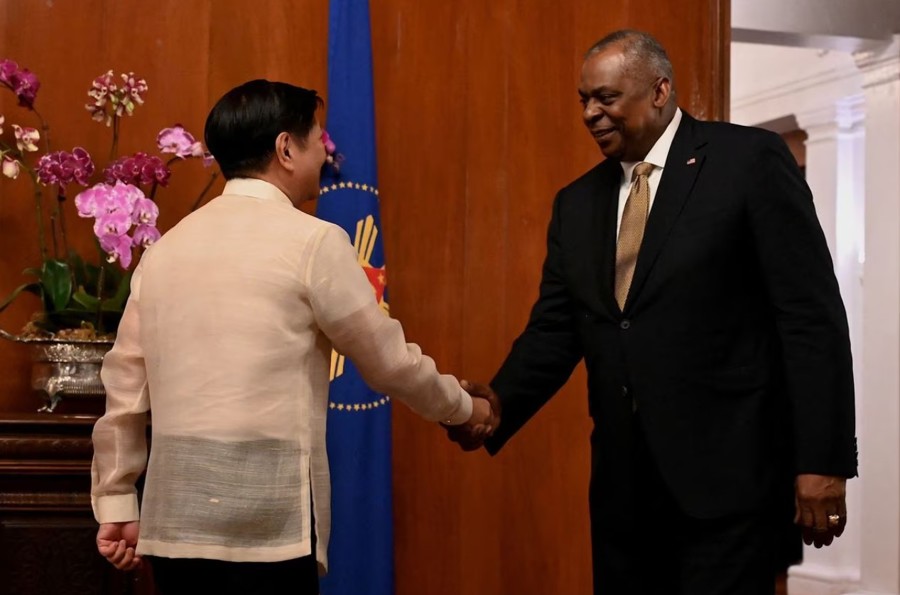 Tổng thống Philippines Marcos tiếp Bộ trưởng Quốc phòng Mỹ Lloyd Austin tại Manila, Philippines ngày 2/2/2023. Nguồn: Reuters