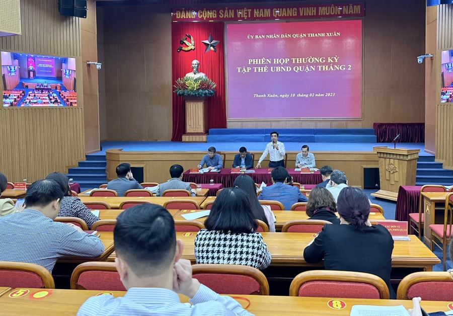 Quang cảnh phiên họp thường kỳ tập thể UBND quận Thanh Xuân