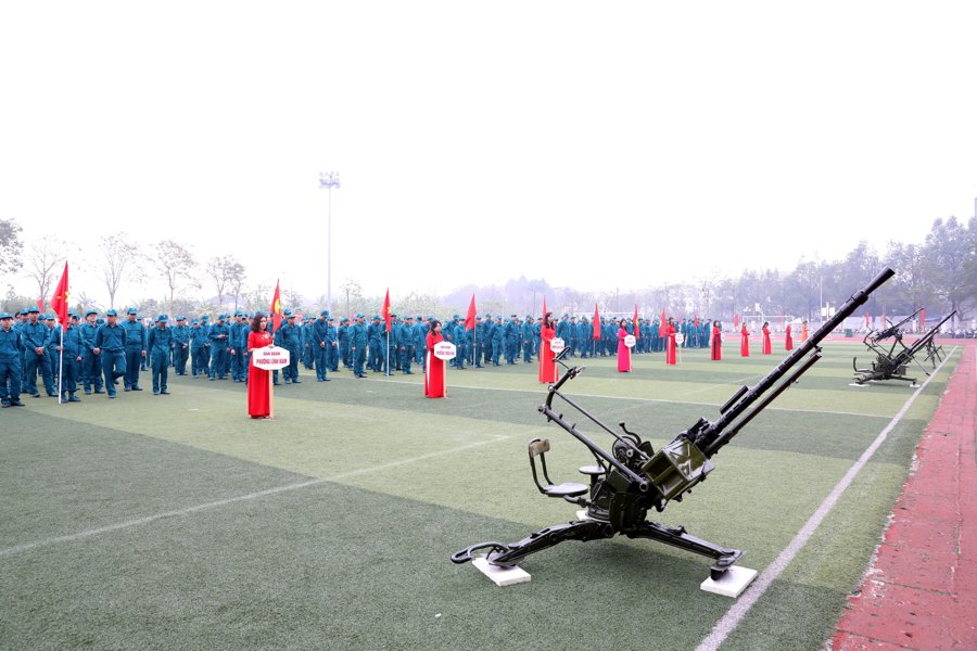 Các dân quận, tự vệ sẽ được huấn luyện để sử dụng thành thạo các loại vũ khí trang bị của lực lượng quân sự địa phương. Ảnh TA