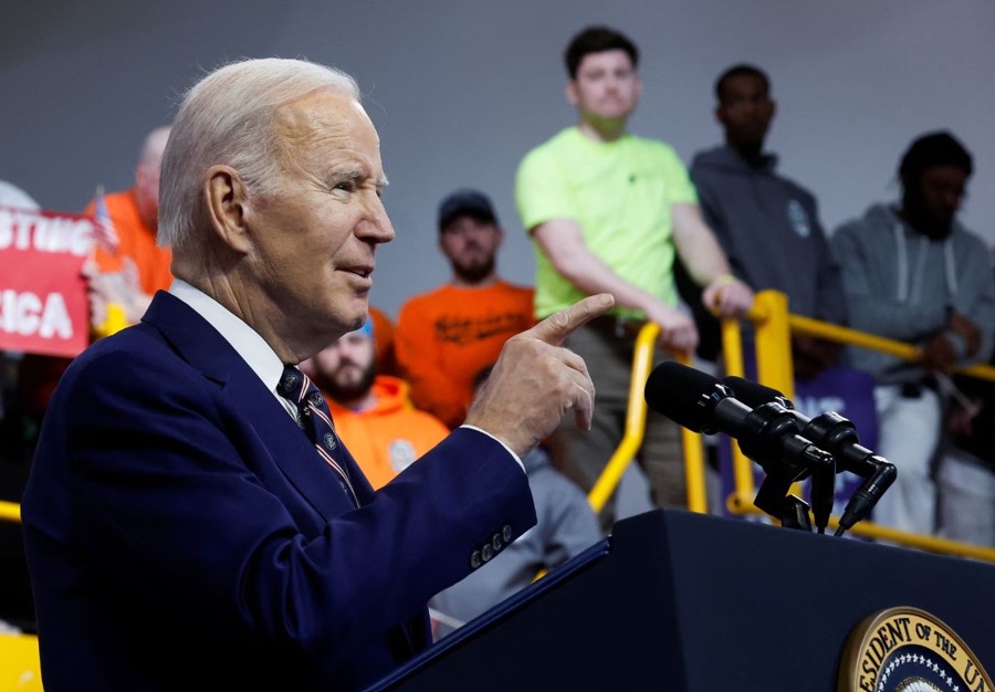 Tổng thống Mỹ Joe Biden phát biểu tại hội trường công đoàn Philadelphia, bang Pennsylvania, ngày 9/3. Ảnh: Reuters