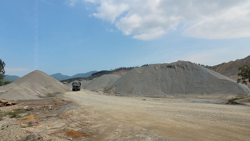 Các mỏ đá xây dựng ở Hà Tĩnh đầu tư máy móc, thiết bị, nâng cao hiệu quả khai thác phục vụ dự án cao tốc Bắc - Nam