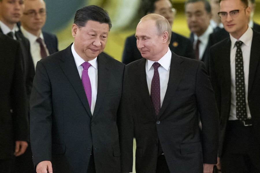 Tổng thống Nga Vladimir Putin cùng Chủ tịch Trung Quốc Tập Cận Bình tại cuộc hội đàm ở Điện Kremlin, tháng 6/2019. Ảnh: AP