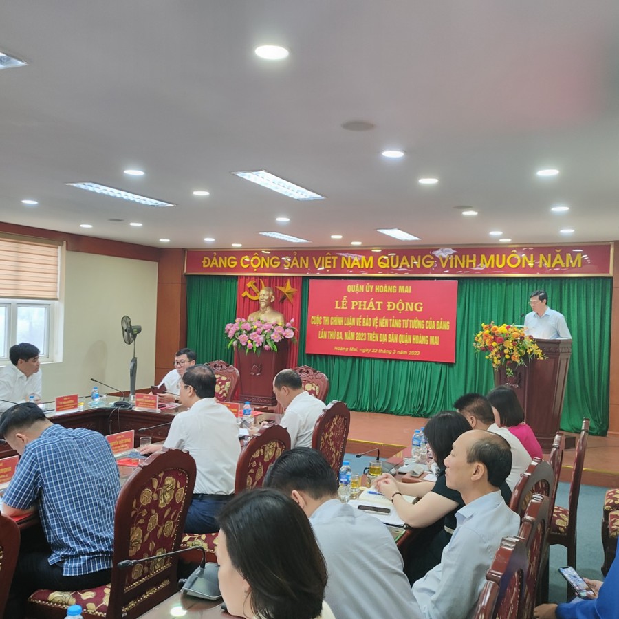  Phó Bí thư Thường trực Quận ủy Hoàng Mai Nguyễn Xuân Phong phát biểu khai mạc lễ phát động.