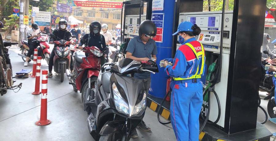 Hà Nội hiện có 461 cửa hàng xăng dầu đủ điều kiện đang hoạt động (Ảnh: Hoài Nam)
