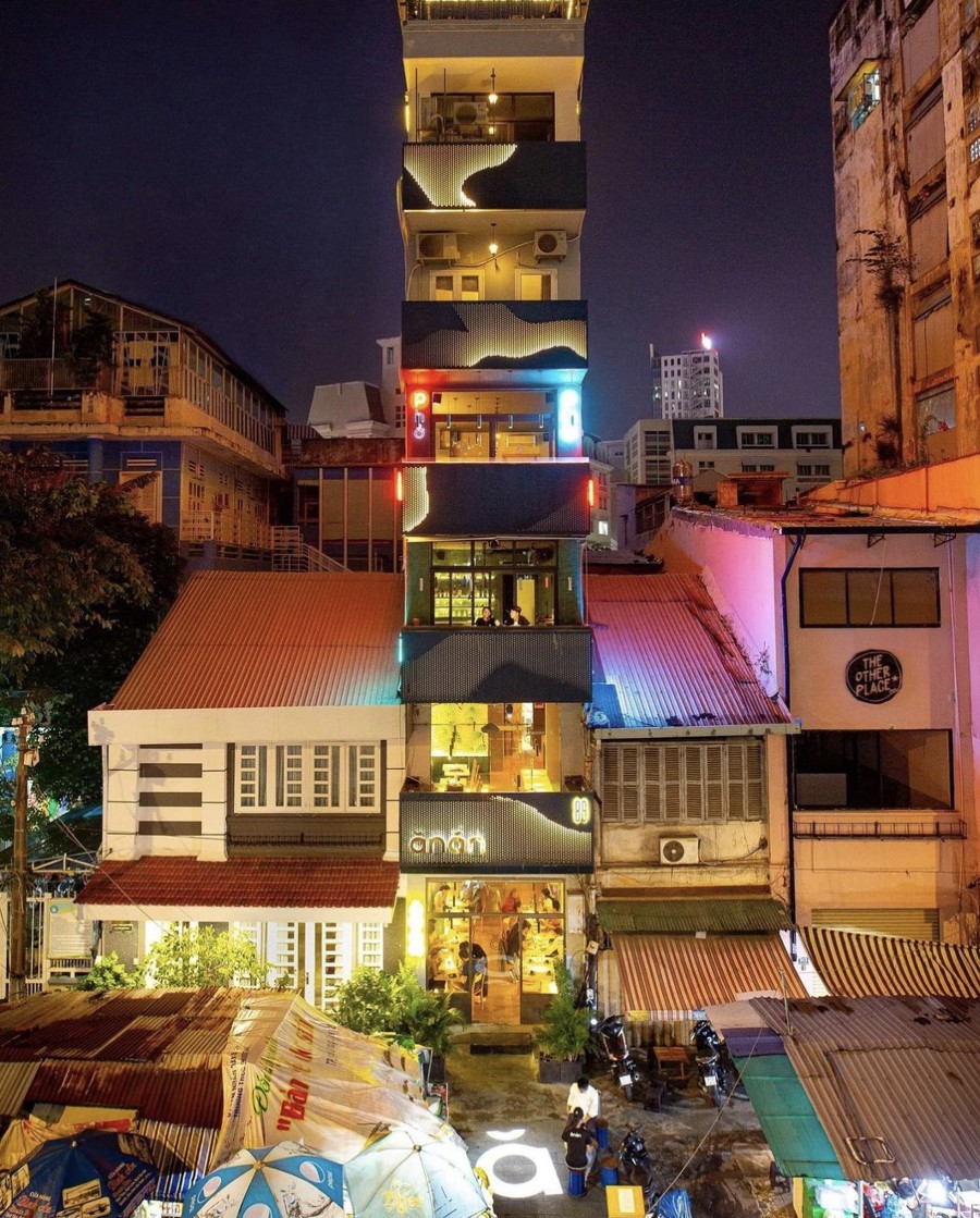 Nhà hàng Ăn Ăn trong kiến trúc quen thuộc của Việt Nam. Ảnh: Anansaigon