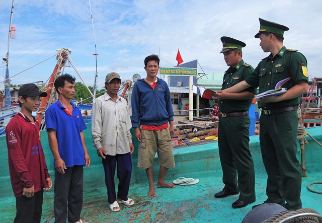 Đồn Biên phòng Sông Đốc Cà Mau truyên truyền vận động ngư dân tăng cường bảo vệ an ninh vùng biển