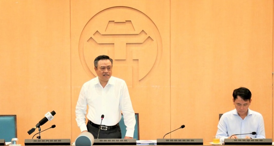 Chủ tịch UBND TP Hà Nội Trần Sỹ Thanh phát biểu tại cuộc họp. 