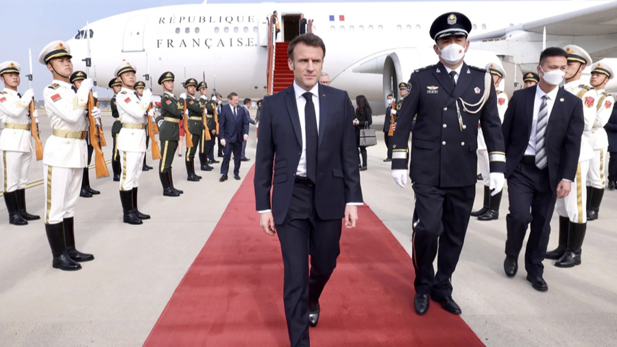 Tổng thống Pháp Emmanuel Macron tới Bắc Kinh chỉ 5 tháng sau cuộc gặp Chủ tịch Trung Quốc Tập Cận Bình bên lề Hội nghị Thượng đỉnh G20. Ảnh: Internet