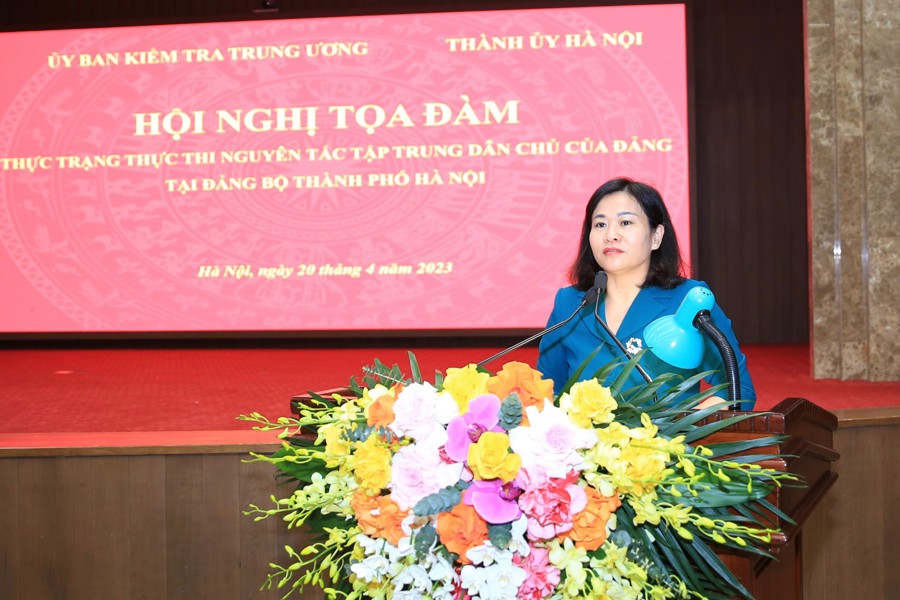 Phó Bí thư Thường trực Thành ủy Hà Nội Nguyễn Thị Tuyến phát biểu tại hội nghị. 