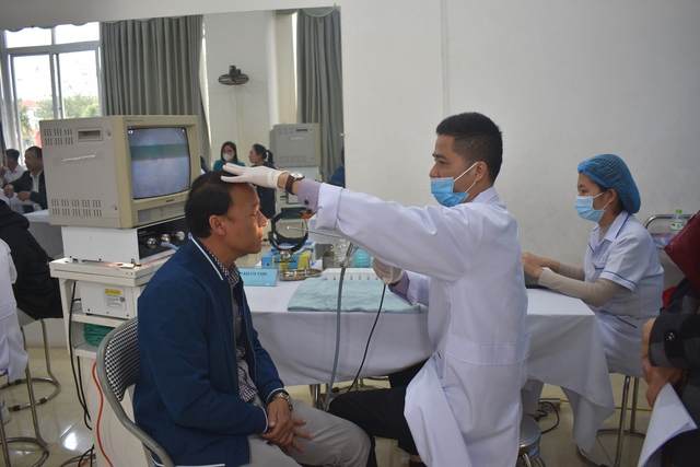 Lực lượng y tế triển khai "Tháng hành động vì sức khỏe Nhân dân huyện Mê Linh". Ảnh: Tin Nguyễn