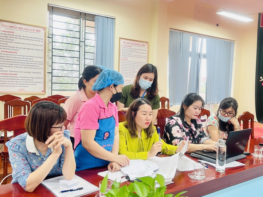 Kiểm tra công tác bảo đảm an toàn thực phẩm tại Trường Mầm non A Vạn Phúc, huyện Thanh Trì.