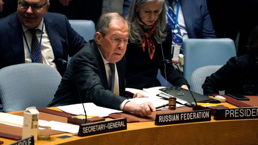 Ngoại trưởng Nga Sergey Lavrov chủ trì cuộc họp của Hội đồng Bảo an tại Trụ sở Liên Hợp quốc ở New York, Mỹ, hôm 24/4. Ảnh: AFP
