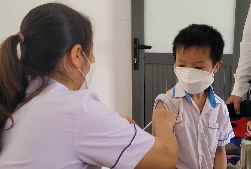 Các địa phương ở tỉnh Hà Tĩnh đang tập trung đẩy nhanh tiến độ tiêm vắc- xin phòng dịch Covid-19 cho các nhóm tuổi