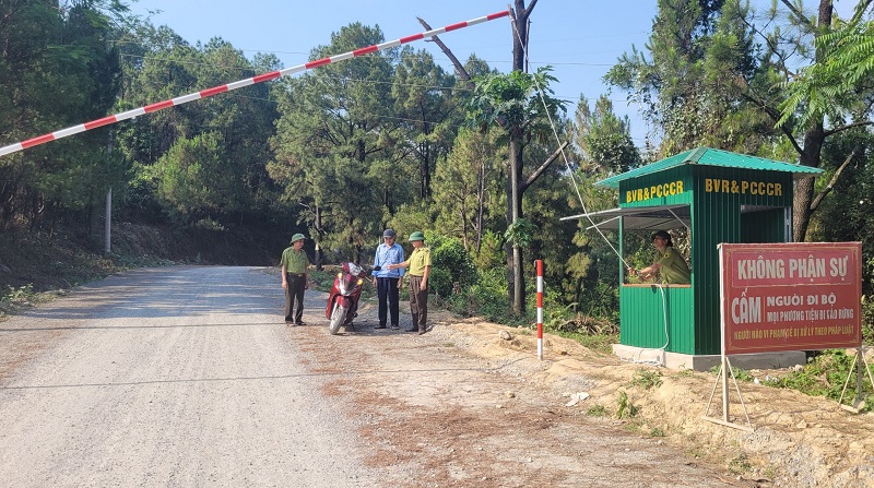 Chốt kiểm soát người ra vào rừng tại hồ Suối Tiên, thị xã Hồng Lĩnh