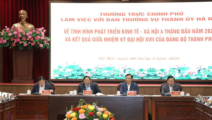 Thủ tướng Chính phủ Phạm Minh Chính chủ trì cuộc làm việc của Thường trực Chính phủ với Ban Thường vụ Thành ủy Hà Nội. 