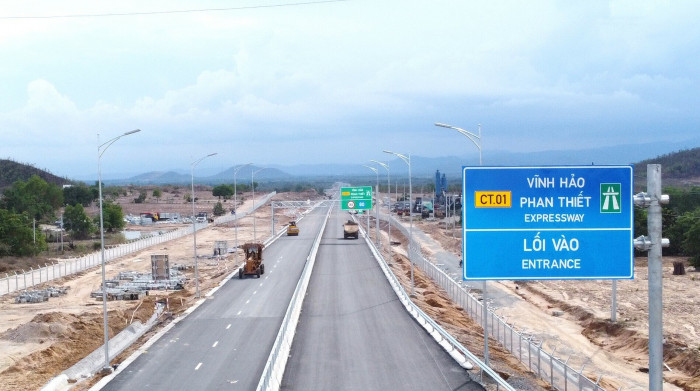 Tuyến cao tốc Bắc Nam đoạn Vĩnh Hảo - Phan Thiết dài hơn 100 km sẽ được khánh thành, đưa vào khai thác tuyến chính từ ngày 19/5 tới đây.