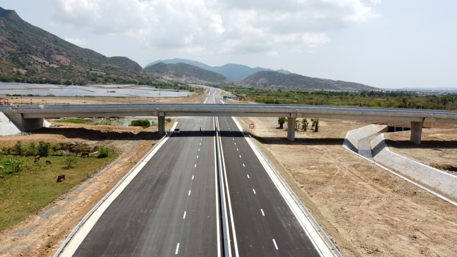 Chủ đầu tư cho biết, dự án cao tốc Nha Trang - Cam Lâm sẽ trở thành tuyến đầu tiên triển khai hệ thống giao thông thông minh (ITS)