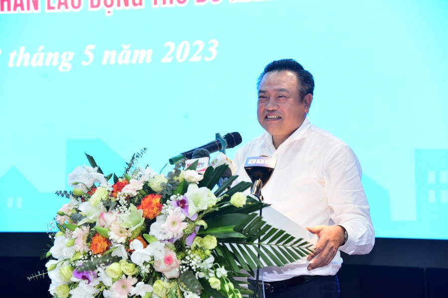 Chủ tịch UBND TP Hà Nội Trần Sỹ Thanh phát biểu tại hội nghị đối thoại với công nhân lao động Thủ đô. 