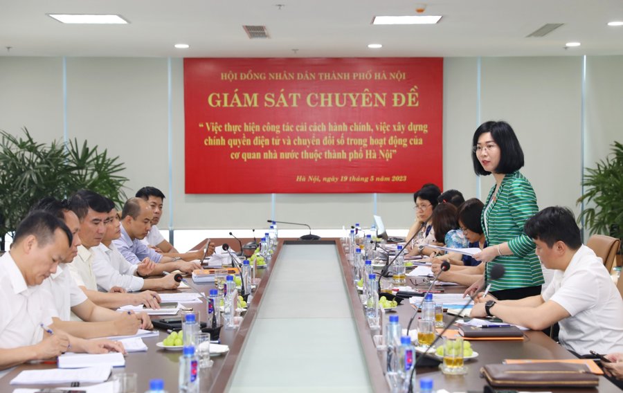 Đoàn giám sát số 1 của HĐND Thành phố Hà Nội làm việc tại Sở Tài chính.